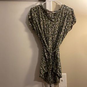 Flowered maternity blouse